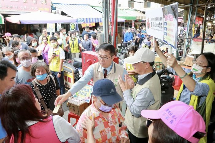 南市崇德公有零售市場快閃促銷 發放國慶日小確幸促進消費