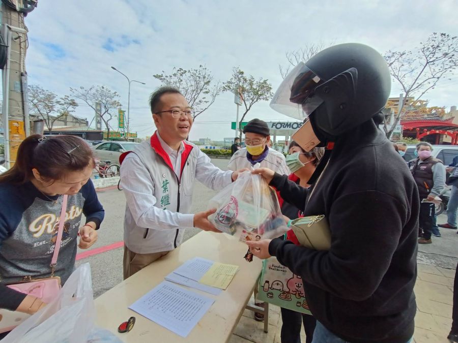 物資發放助弱勢 溫暖社會上需要被關懷的角落