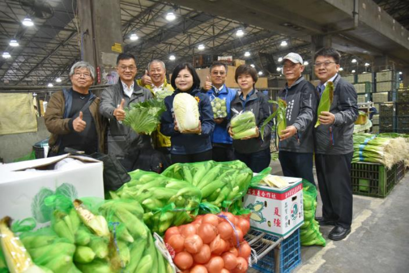 穩定農曆新年供貨量　張麗善視察西螺果菜市場