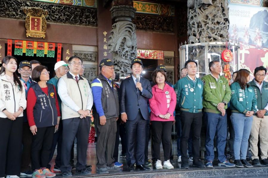 賴清德到新營太子宮參拜祈福  發福袋祝福龍年行大運