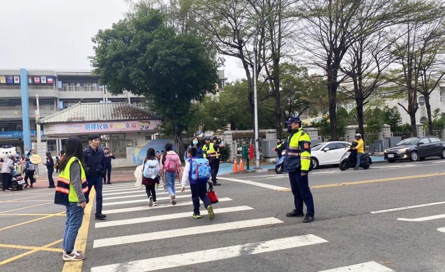 嘉市警護童總動員 守護學童婦幼安全 各校校園快樂迎新學期　