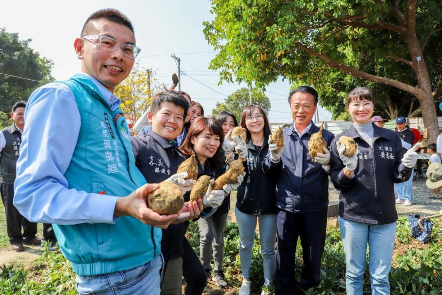 嘉縣社區規劃師駐地輔導成果發表 眾人挖地瓜享田園之樂