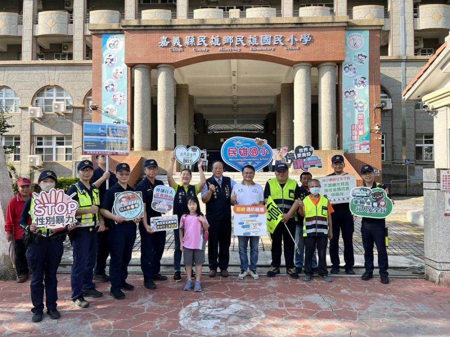 開學日！民雄警攜手校方民代守護學童安全