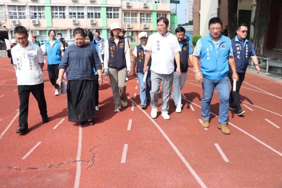 苗縣頭份國小跑道球場多處損壞　鍾東錦應允全面重新鋪設