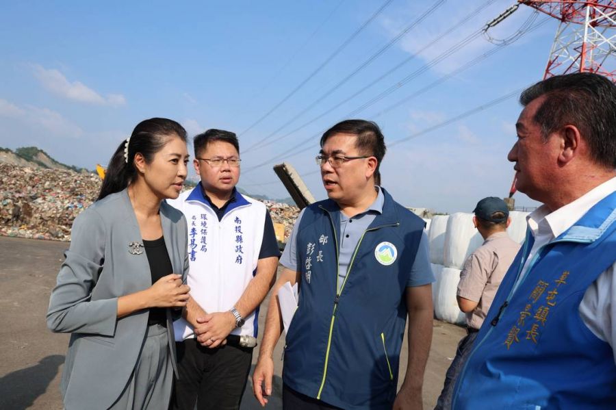 環境部長視察草屯堆置垃圾山移除成果  力挺縣府興建再生能源中心