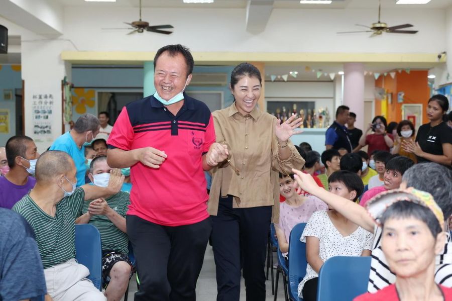 中秋前夕!許淑華走訪社福機構關懷住民