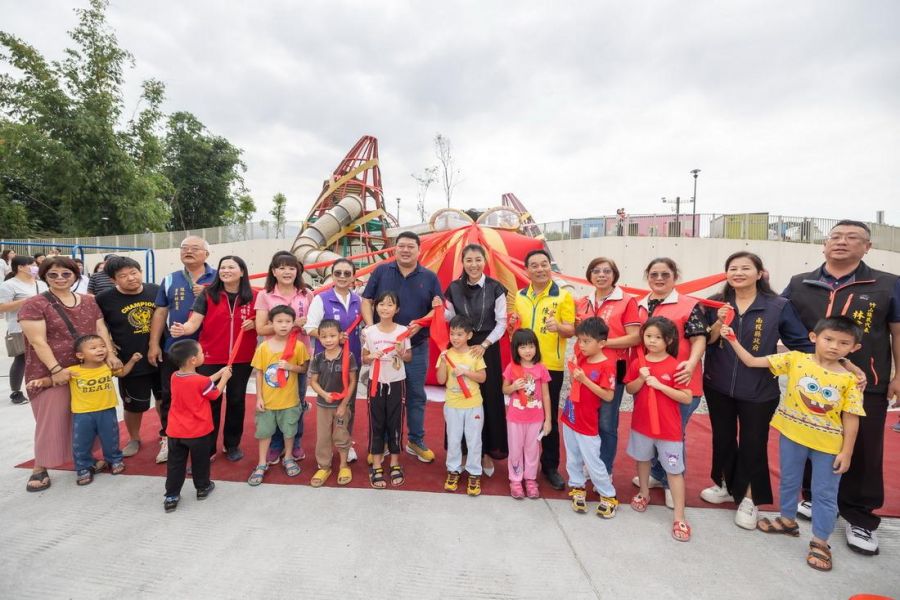 竹夢親子公園啟用　許淑華與大小朋友同樂