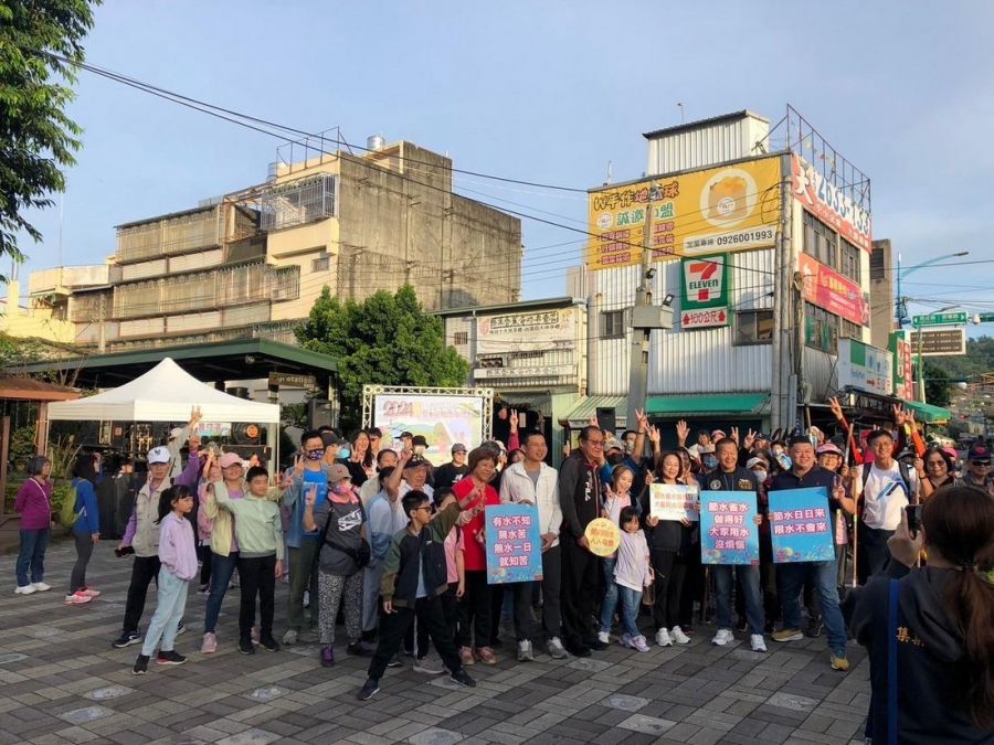 集集親子手牽手健走活動　民眾體驗濁水溪自然景觀